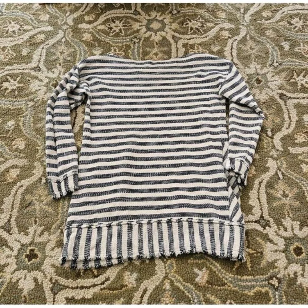 Women sweaters - Picture 2 of 2